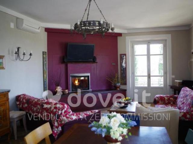 Villa di 300 m con più di 5 locali in vendita a Montepulciano