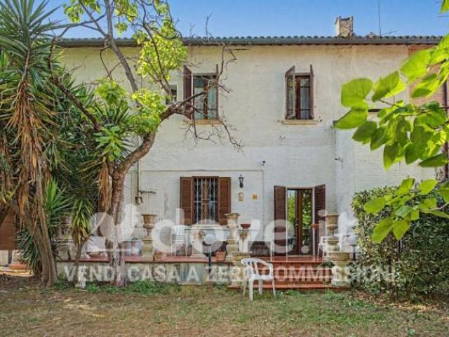 Villa di 300 m con più di 5 locali in vendita a Monsampolo del Tronto [rif. DV 14145]