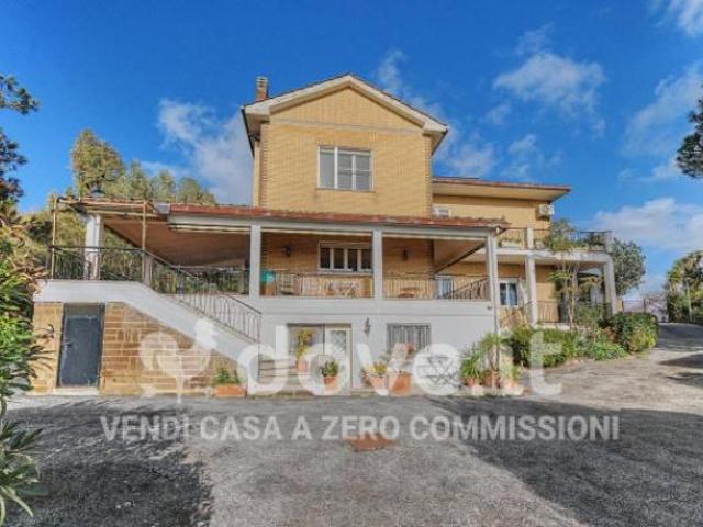 Villa di 300 m con più di 5 locali in vendita a Santa Marinella [rif. DV 12029 1]
