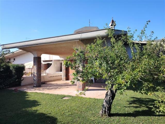Villa di 300 mq a Tor San Lorenzo, Nuova California, Landriana Ardea