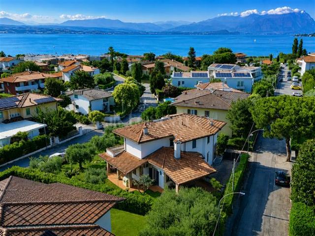 Villa di 300 mq a Centro Sirmione