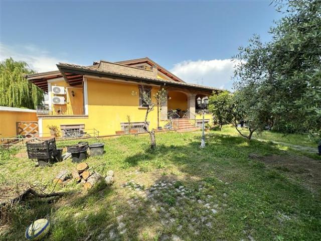 Villa di 300 mq a Infernetto Roma