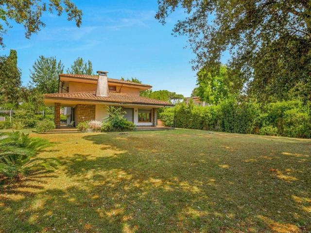 Villa di 300 mq in vendita Via Leonardo Da Vinci, Forte dei Marmi, Toscana