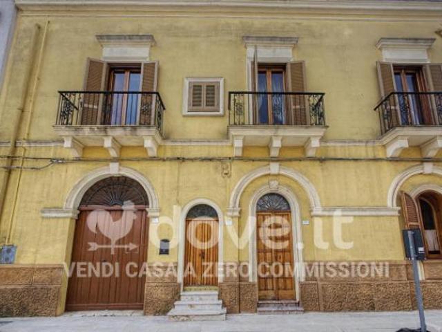 Villa di 312 m con più di 5 locali in vendita a Latiano [rif. DV 12354]