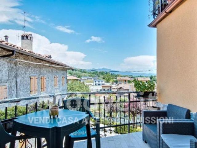Casa indipendente di 320 m con più di 5 locali e box auto doppio in vendita a Palazzago