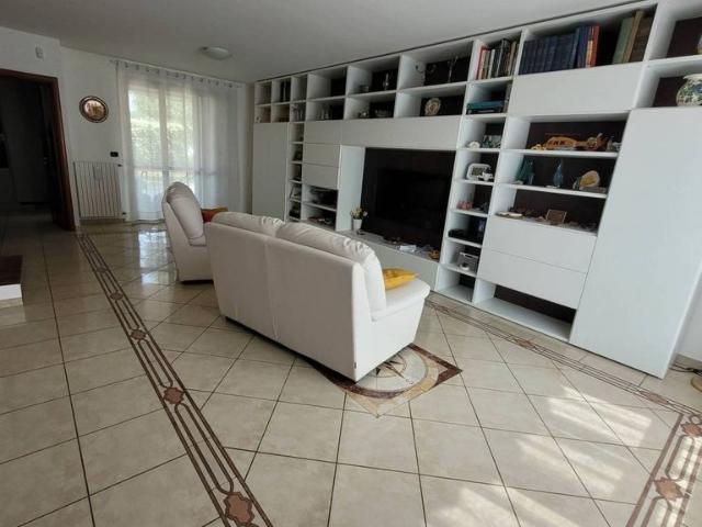 Villa di 330 mq in vendita Buccinasco, Italia