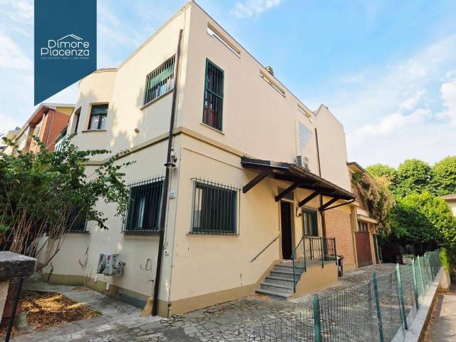 Villa di 335 mq in vendita Via Gian Maria Molinari, 14, Piacenza, Emilia Romagna