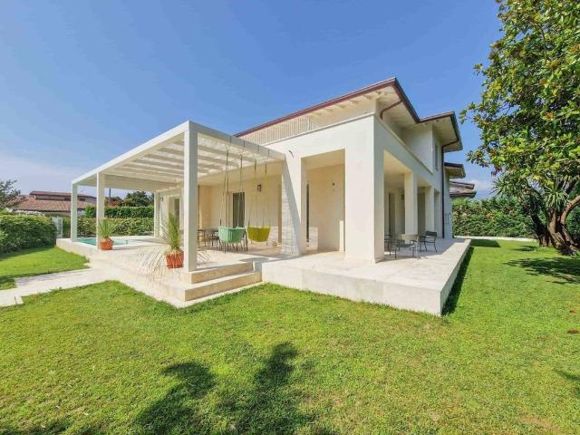 Villa di 350 mq in vendita Via Palmiro Togliatti, 92, Forte dei Marmi, Toscana