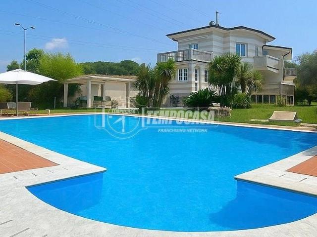 Villa di 350 mq in vendita Viale 20 Settembre, 129/ter, Carrara, Massa Carrara, Toscana