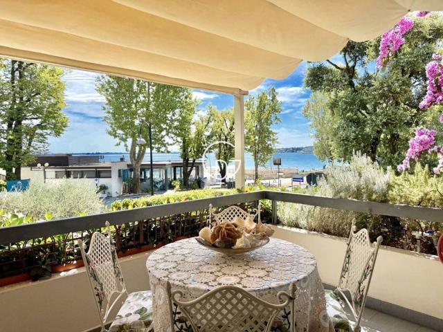Villa di 352 mq in vendita Lungolago Cesare Battisti, Desenzano del Garda, Lombardia