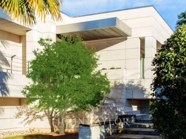 Villa di 370 m con 5 locali e box auto doppio in vendita a Rovellasca