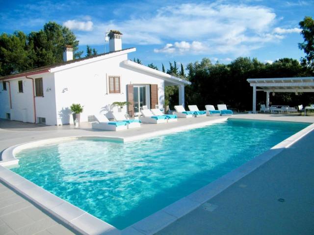 Villa di alta qualità con piscina, V750 200m² Francavilla Fontana