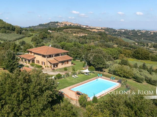 Villa di campagna con piscina e vista dominante Montepulci. 405m² Montepulciano