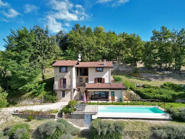 Villa di charme nelle Langhe con piscina e vista panoramica 310m² Cissone