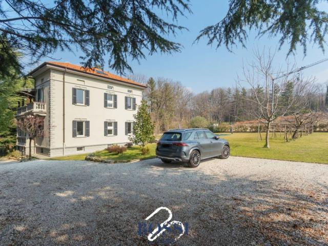 Villa di Design in vendita a Gemonio 380m² Gemonio