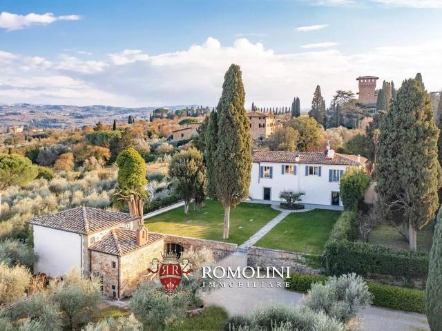 Villa DI Lusso Con Ex Cappella Privata In Vendita A Firenze 570m² Firenze