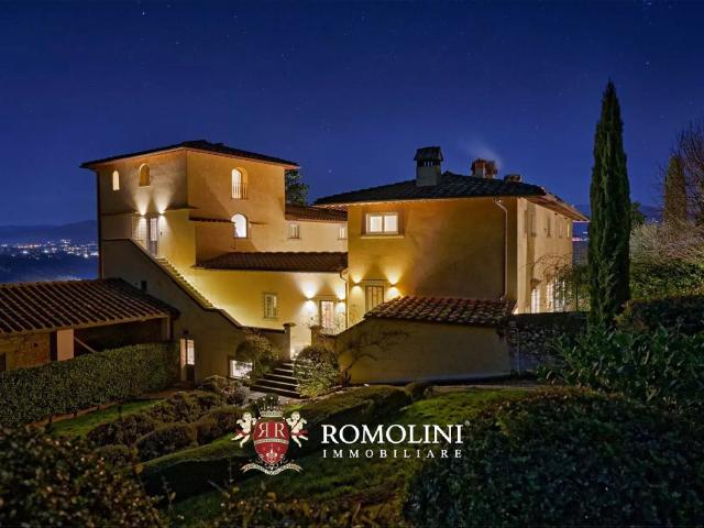 Villa DI Lusso Con Piscina E Oliveto In Vendita A Firenze 1500m² Bagno a Ripoli