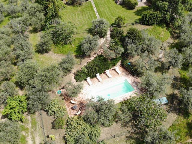 VILLA DI LUSSO CON PISCINA E TERRENO SOPRA FIRENZE
