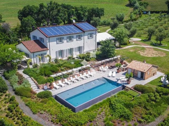Villa di lusso con piscina, spa e cinema nelle Marche 575m² Fossombrone