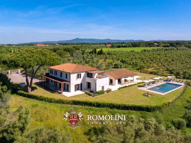 Villa DI Lusso Con Vigneto E Oliveto In Vendita A Cecina, Co. 1173m² Cecina