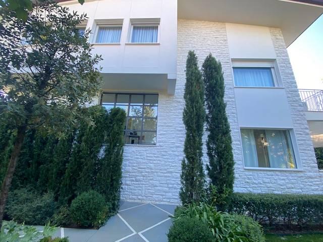 Villa di Pregio in Affitto a Forte dei Marmi