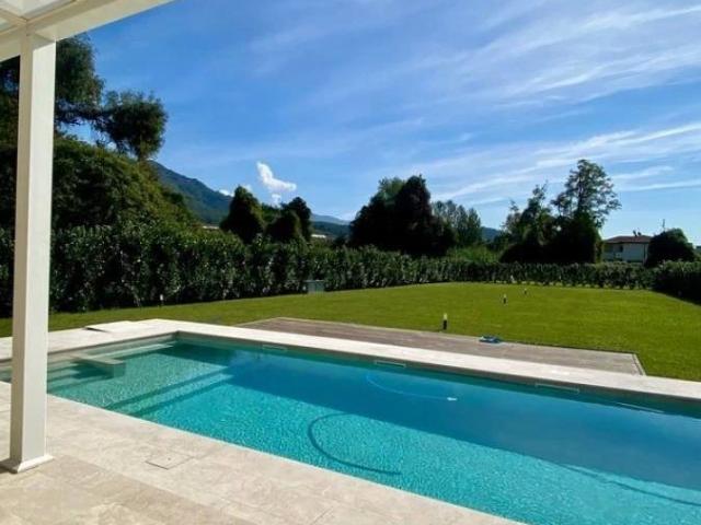 Villa di recente realizzazione con piscina in vendita a Piet. 200m² Pietrasanta