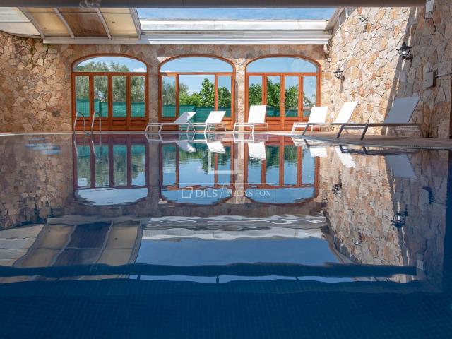 Villa Diana fue construida en 1998 y tiene una superficie de. 660m² Sant Feliu de Guíxols