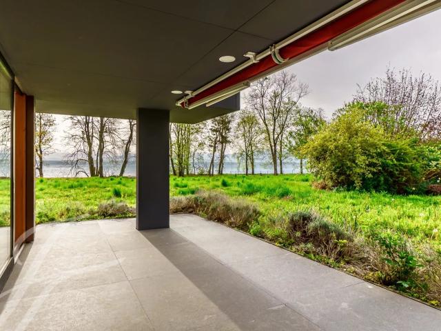 Villa direkt am Wasser mit 7'585m2 Grundstück