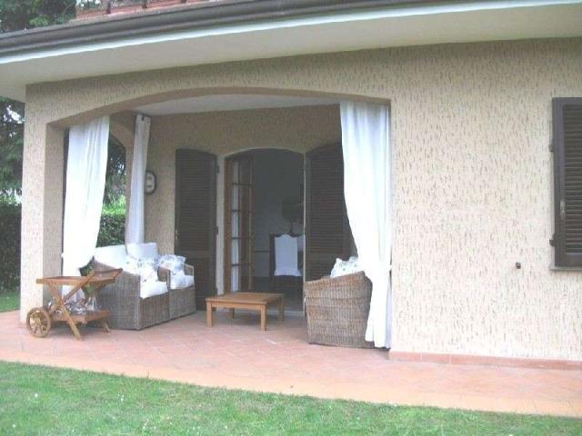 Villa disponibile per affitto stagionale o annuale Galleria Fotografica Servizi Descrizione Richiedi informazioni su questo immobile