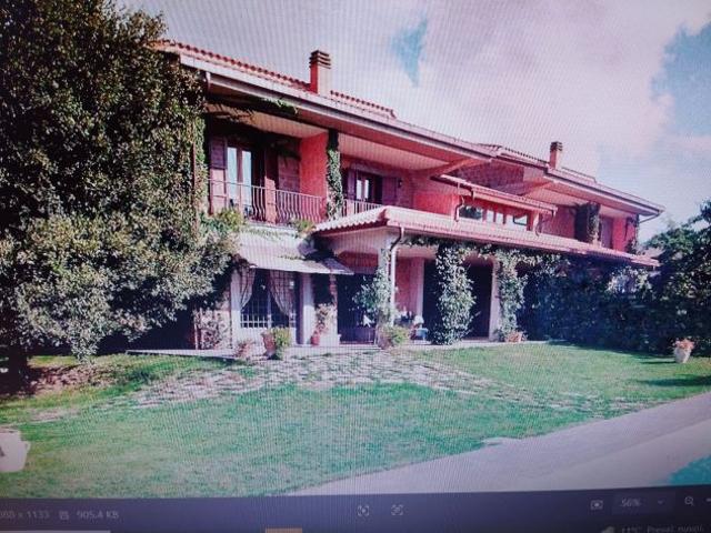VILLA DIVISA IN DUE UNITA' VISTA LAGO BOLSENA