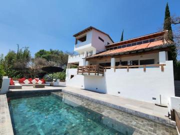 VILLA DOLCEZZA CON ALBERCA CON REBOSADERO, AMPLIO JARDÍN Y TERRAZA AMUEBLADA CON VISTA PANORÁMICA