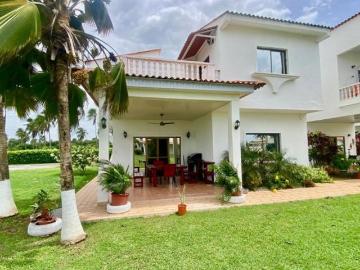 VILLA DÚPLEX DE 4 DORMITORIOS CON VISTA AL MAR