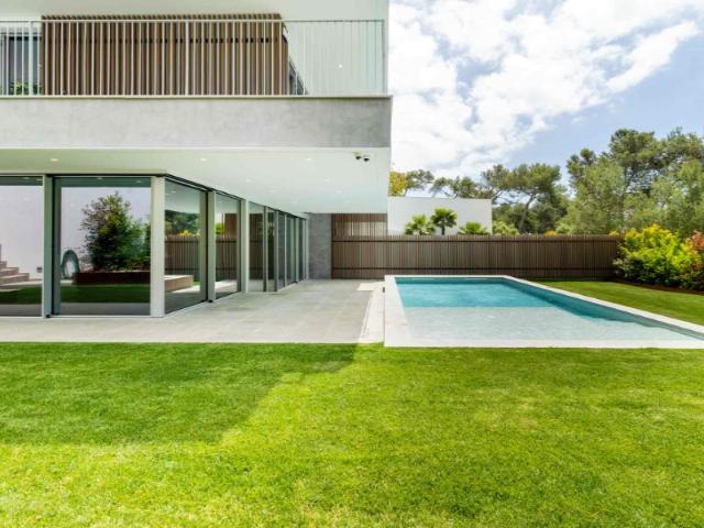 Villa Duplex T4, terraço, piscina e garagem, Condomínio com duas villas e um apartamento, Centro de Cascais