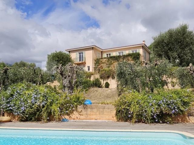 VILLA EBLOUISSANTE QUARTIER MADONE A MENTON