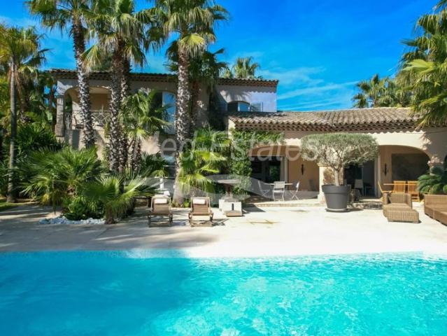 Villa élégante vue mer au calme absolut