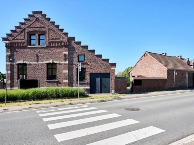 Villa élégante avec dépendance dans un emplacement stratégiq