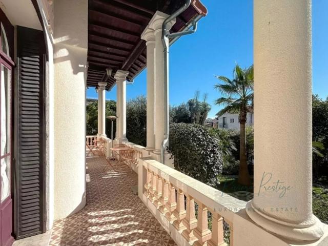 Villa élégante avec jardin et piscine, Petit Juas