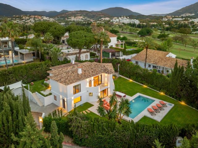 Villa Elegante con Interiores de Estilo Escandinavo en Las B. 335m² Marbella
