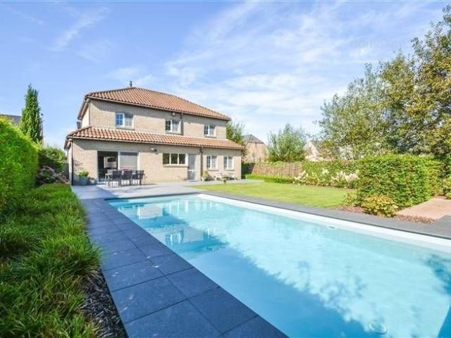 Villa élégante de 4 chambres avec piscine à Boortmeerbeek