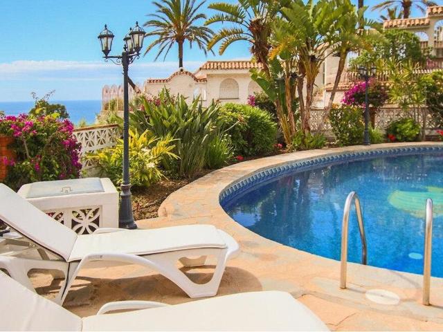 Villa Elegante de un solo nivel con Vistas Panorámicas al Ma. 336m² Albarizas