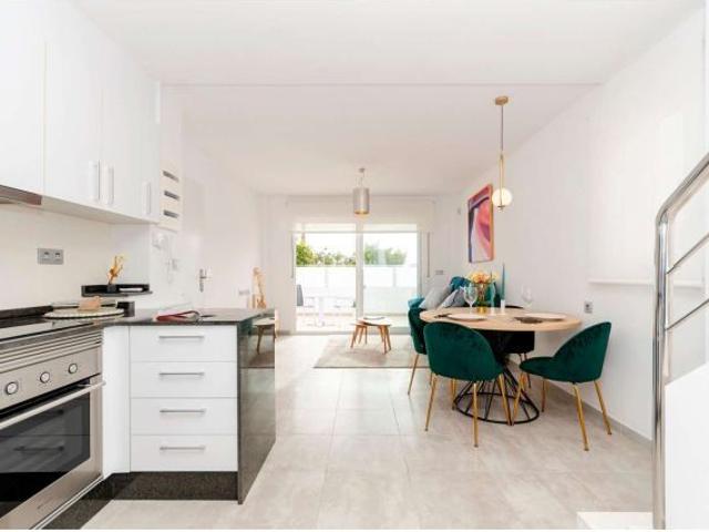 Villa en Torrevieja con vistas al lago salado rosa y cerca de todos los servicios imaginables