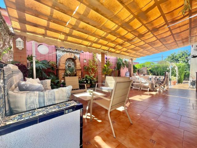 VILLA EN URB. LOS BALCONES TORREVIEJA