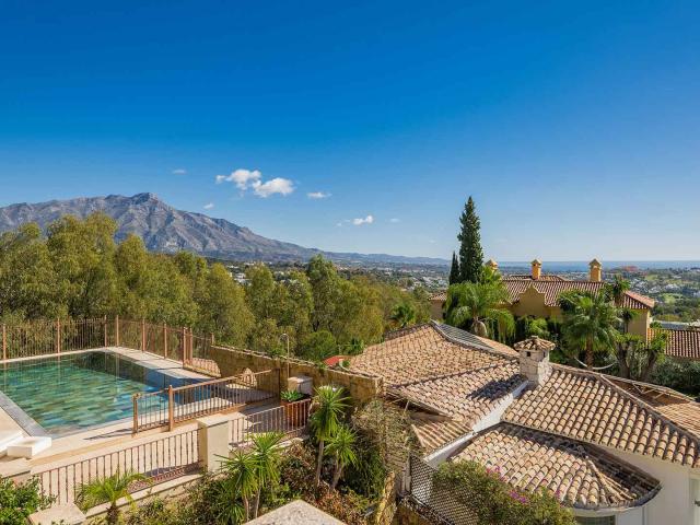 Villa en Urbanización El Herrojo con vistas panorámicas al mar en venta
