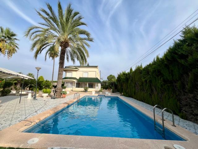 Villa en Valverde Alicante