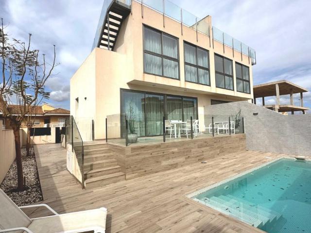 Villa en venta a estrenar en La Manga del Mar Menor Murcia
