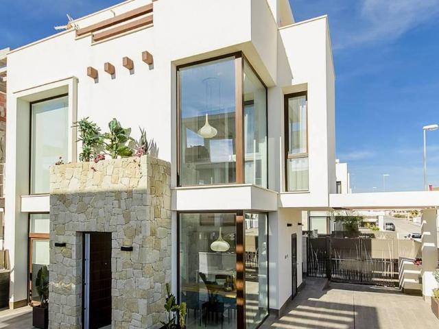 Villa en venta a estrenar en La Manga del Mar Menor Murcia