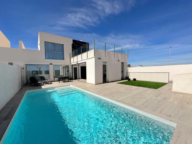 Villa en venta a estrenar en La Manga del Mar Menor Murcia