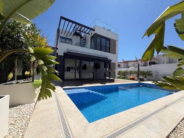Villa en venta a estrenar en La Nucia Alicante