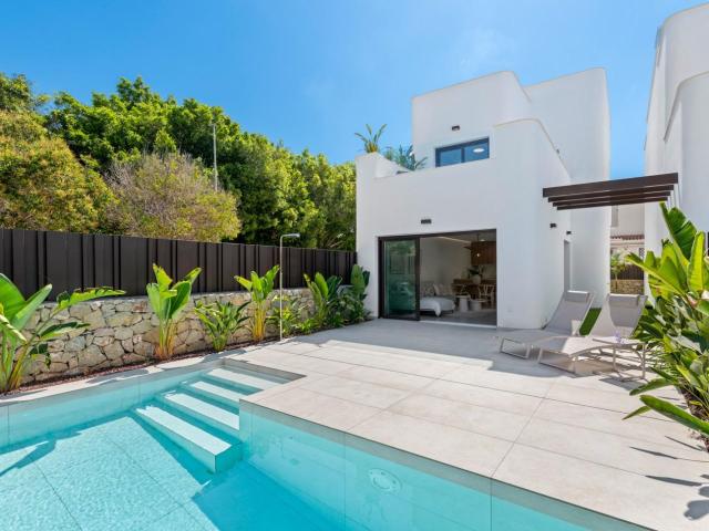 Villa en venta a estrenar en Pilar de la Horadada Alicante