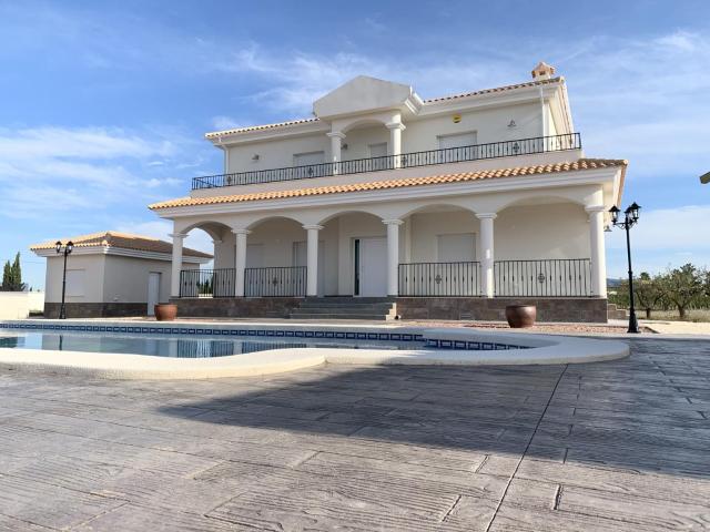 Villa en venta a estrenar en Pinoso Alicante